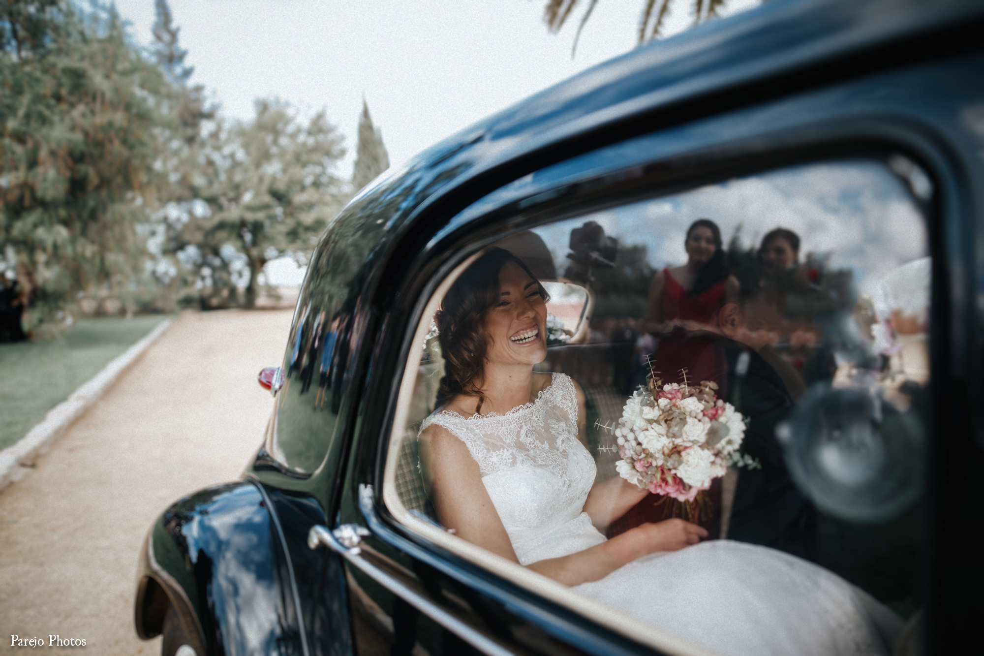 alquiler de coche antiguo para bodas en sevilla. coche con clase para bodas. sevilla clasicos