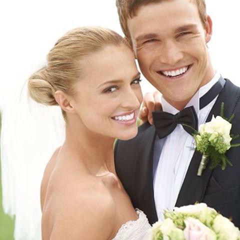 Tener la sonrisa perfecta el gran dia, clinica dental especialista bodas, blanqueamiento novias sevilla, sonrisa perfecta para tu boda.